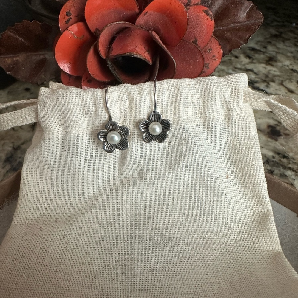 Silpada Silver Flower Pearl Earrings